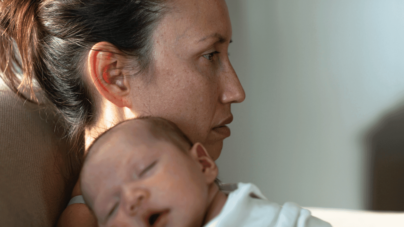 Baby blues ou dépression post-partum : comment faire la différence ?