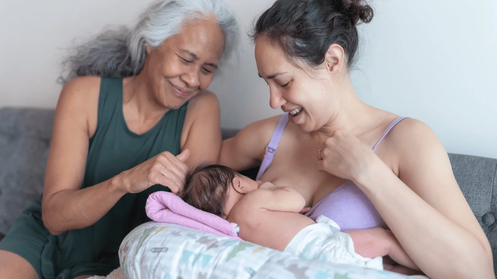 Comment aider une jeune maman en post-partum : le guide pour l'entourage